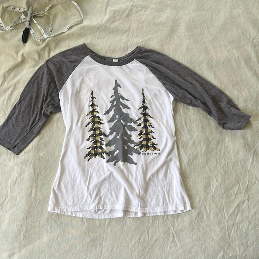 Shabby street Baseball shirt with tree print